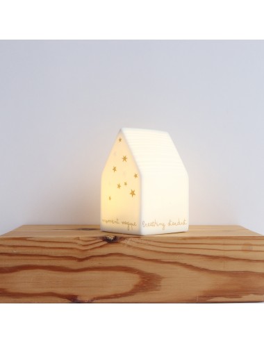 Mini casita LED de porcelana blanca con estrellas