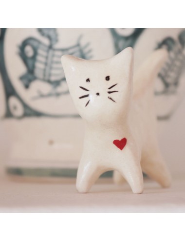 Gatito de cerámica con corazón de Sabotigueta