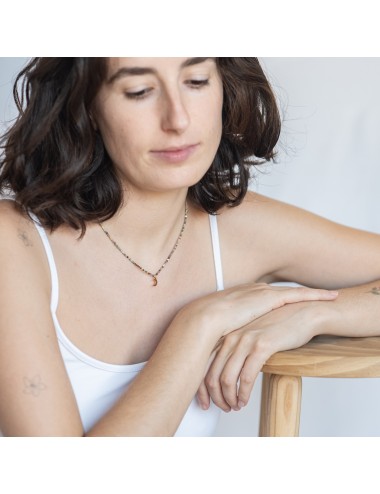 Collaret amb minerals i lluna daurada