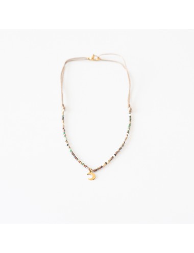 Collar con minerales y luna dorada