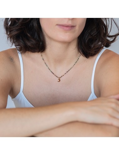 Collar con minerales y luna dorada